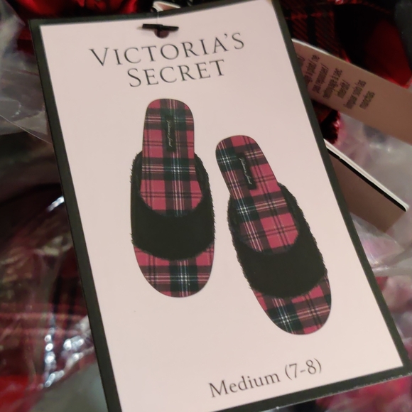 Slippers and dust bag - Picture 4 of 9